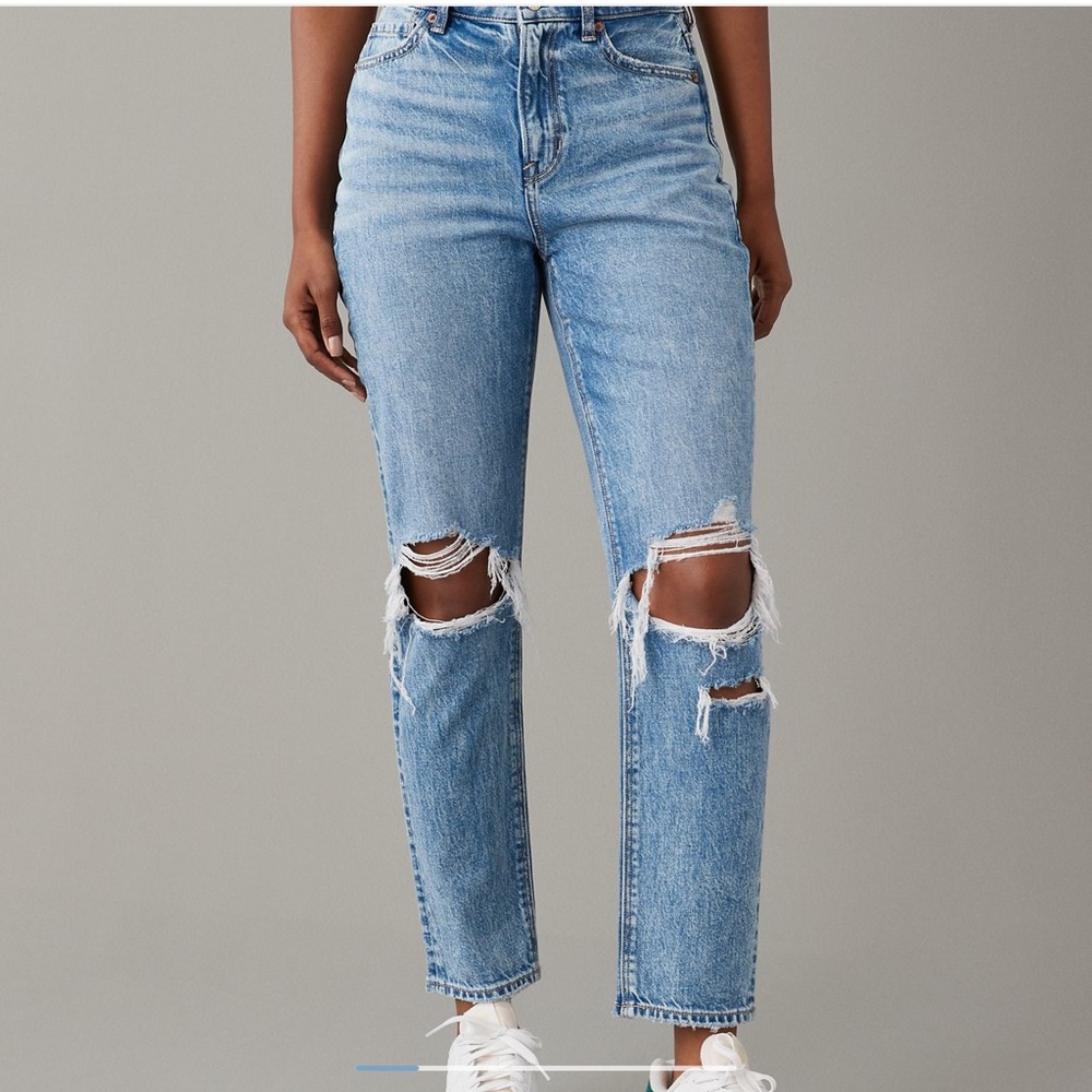 American Eagle Strigid Ripped Mom Jean